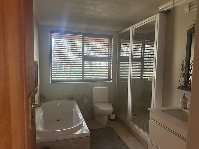 5 Bedroom Property for Sale in Lakeland North West